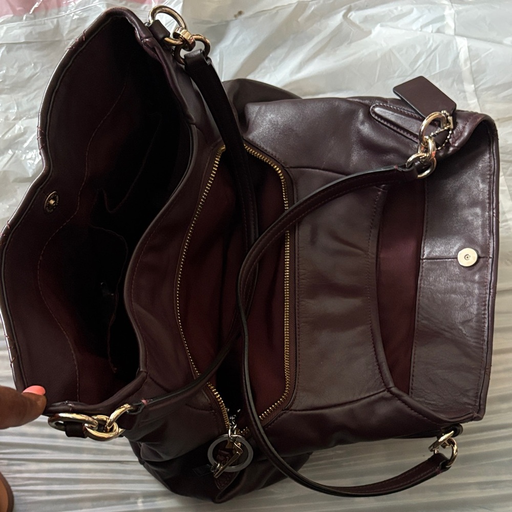 Elegant Quilted Brown Handbag - Picture 2 of 5